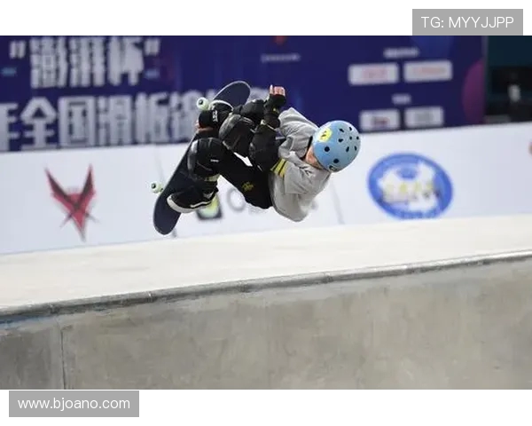 南京滑板队在极限运动会中以80分高居积分榜首位